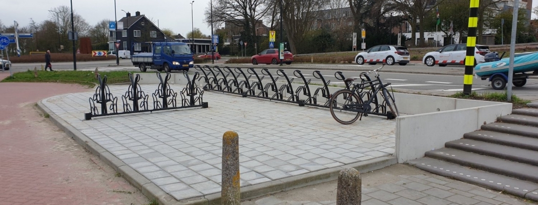 Nieuwe fietsenrekken bij bushaltes De Ronde Venen