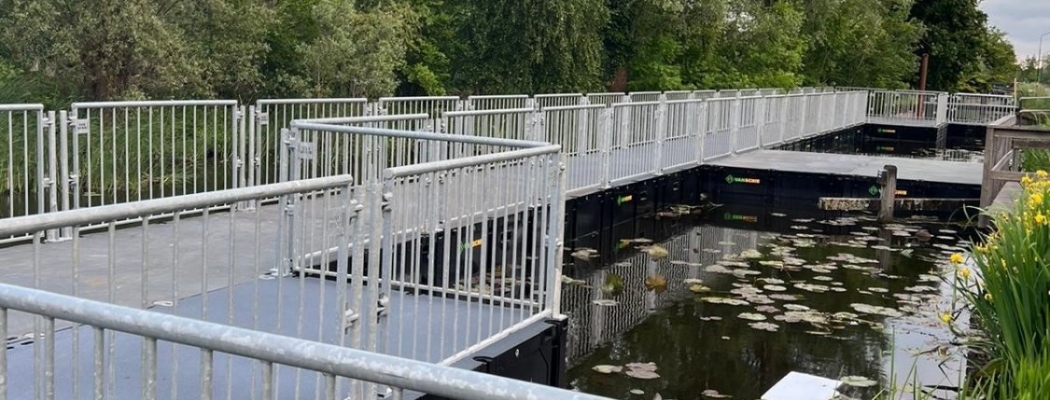 Voetgangers en afgestapte fietsers kunnen weer over de brug bij Demmerik