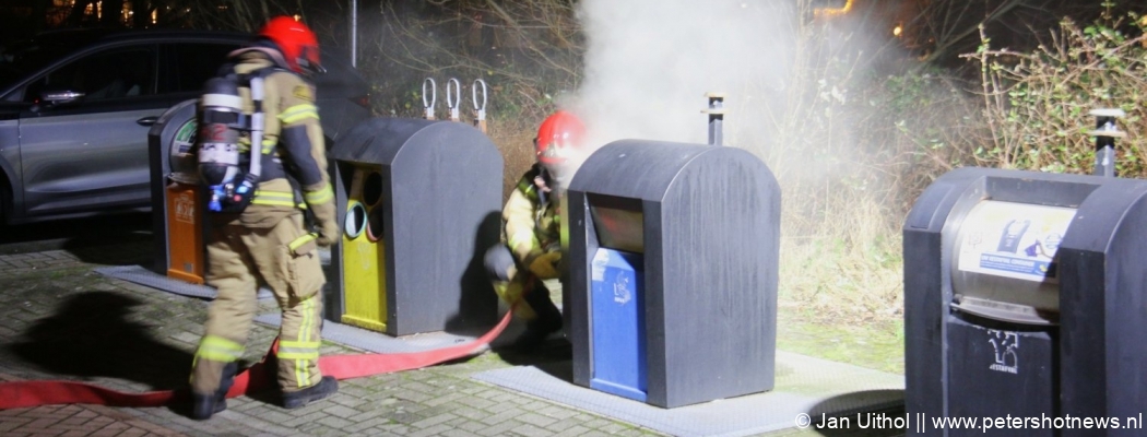 Brandweer blust containerbrandjes in Uithoorn