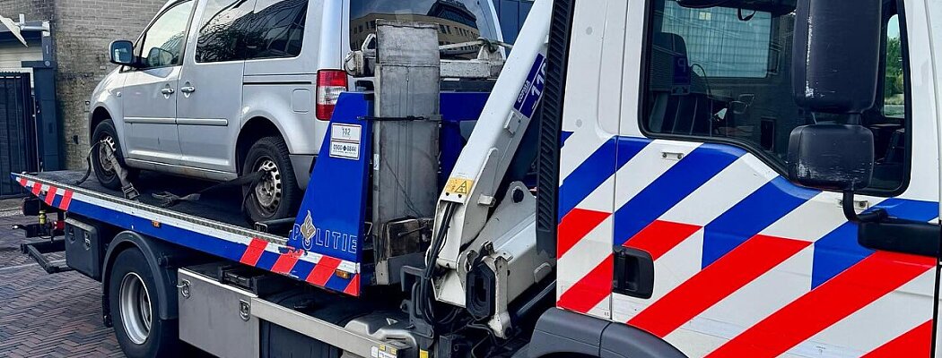 Politie neemt voertuig in beslag na herhaalde verkeersovertredingen in Uithoorn