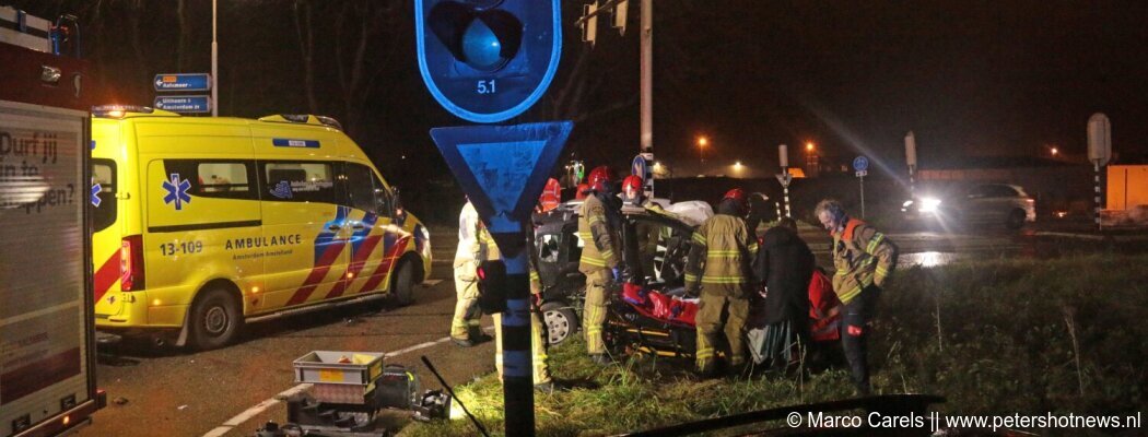 Twee gewonden bij ernstig ongeval op Legmeerdijk