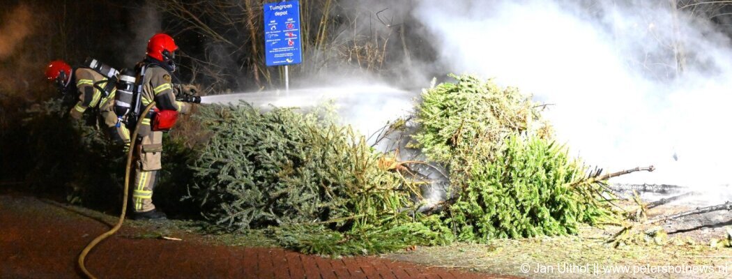 Kerstbomen in brand Uithoorn