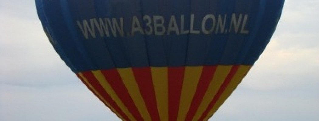 Luchtballon valt over Mijdrechtse Dwarsweg