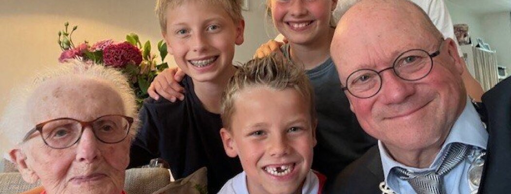 Waverveen viert 103e verjaardag van Corrie de Dood