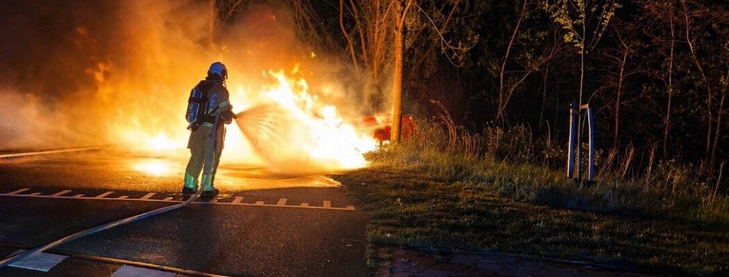 Brandweer blust brand in dixi bij carpoolplaats Abcoude