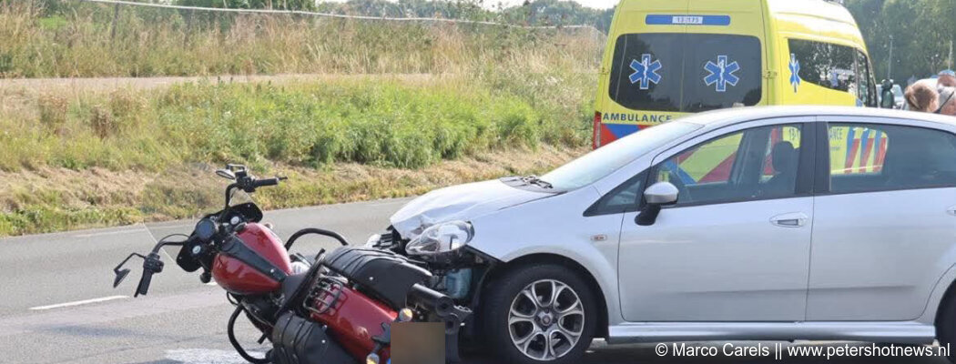Motorrijder en auto botsen op N231 en Achterweg De Kwakel