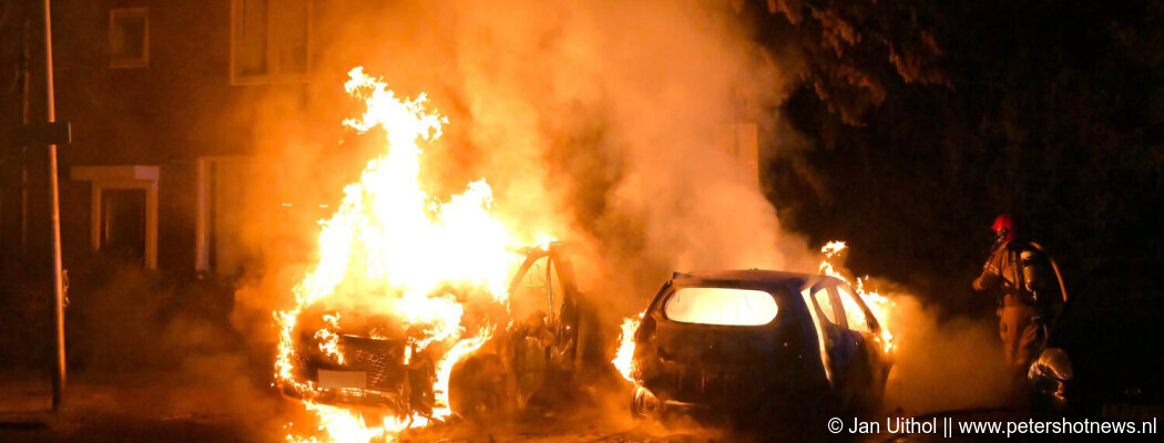 Twee auto's uitgebrand in Uithoorn