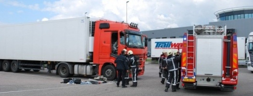 Brand in cabine van vrachtwagen in Aalsmeer
