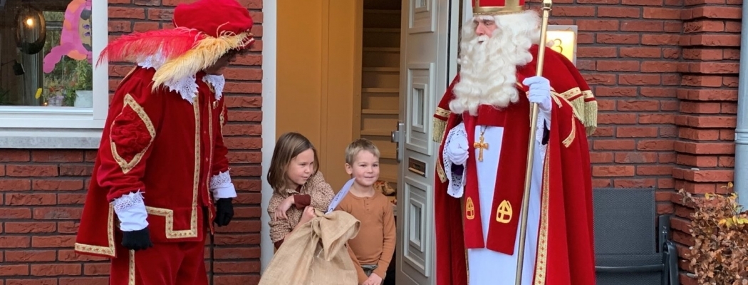 Aalsmeer Centrum deelt Sinterklaascadeautjes uit “Hier met je verlanglijstje”