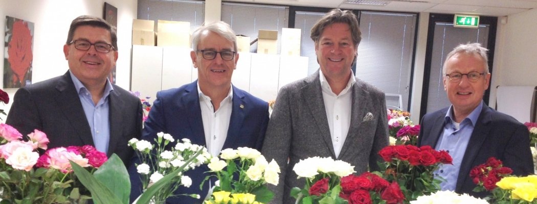 Burgemeester Nobel en wethouder Verburg  op bezoek bij Dutch Flower Group