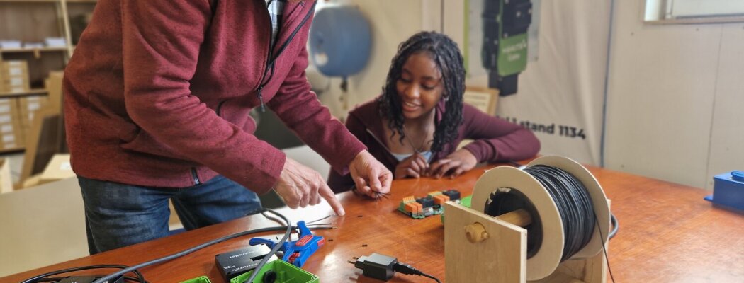 Leerlingen steken handen uit de mouwen op bruisende Doe Dag