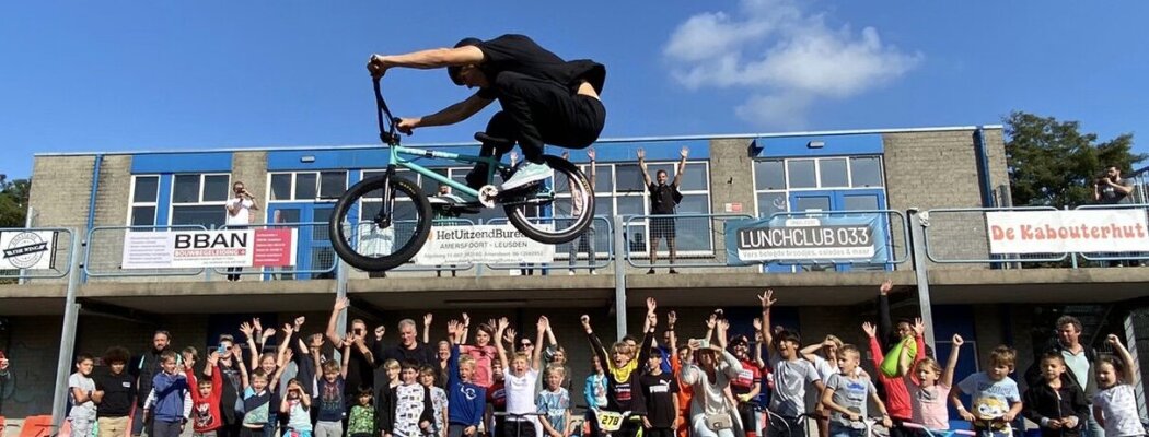 Spectaculaire BMX-show op het Raadhuisplein in Mijdrecht