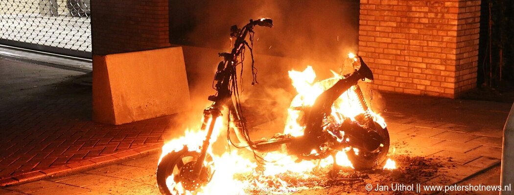Scooter uitgebrand in Uithoorn