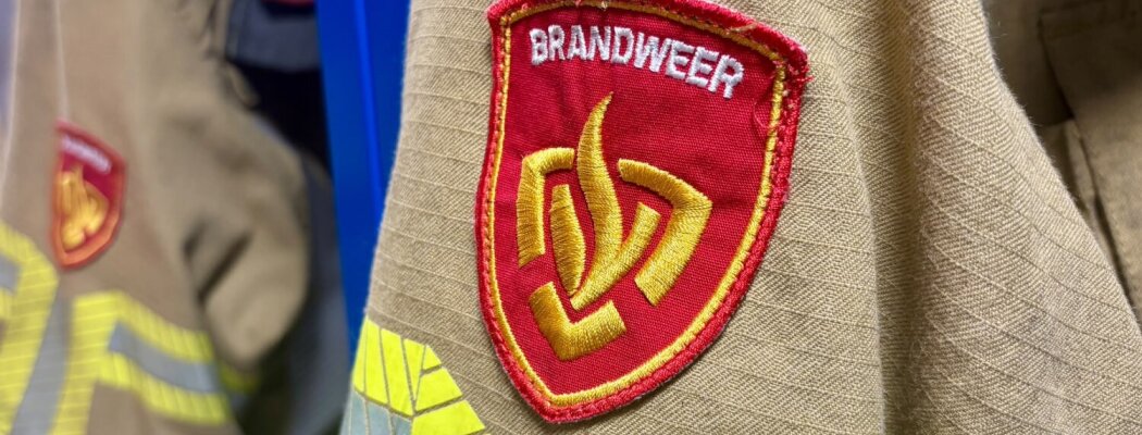 Grote berg mestafval staat in brand in Abcoude, flinke rook- en stankoverlast