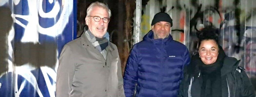 Burgemeester en wethouder lopen mee met jongerenwerk Gro-up