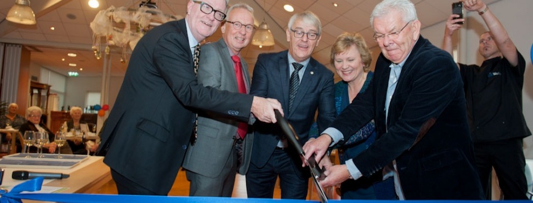 Burgemeester Nobel en Wethouder Verburg openen nieuwe serre Kloosterhof