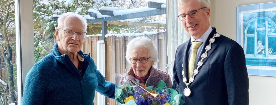 Burgemeester feliciteert 70-jarig huwelijkspaar Stemmerik