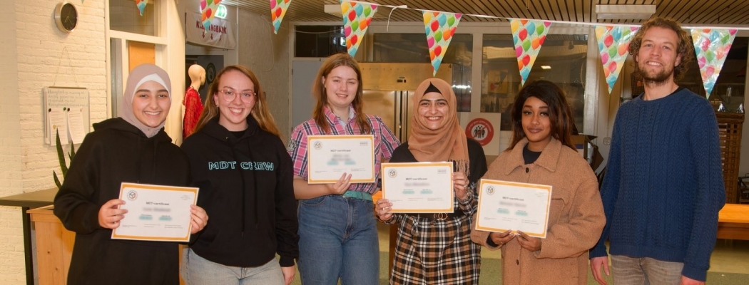 Acht jongeren ontvangen certificaat voor Maatschappelijke DienstTijd