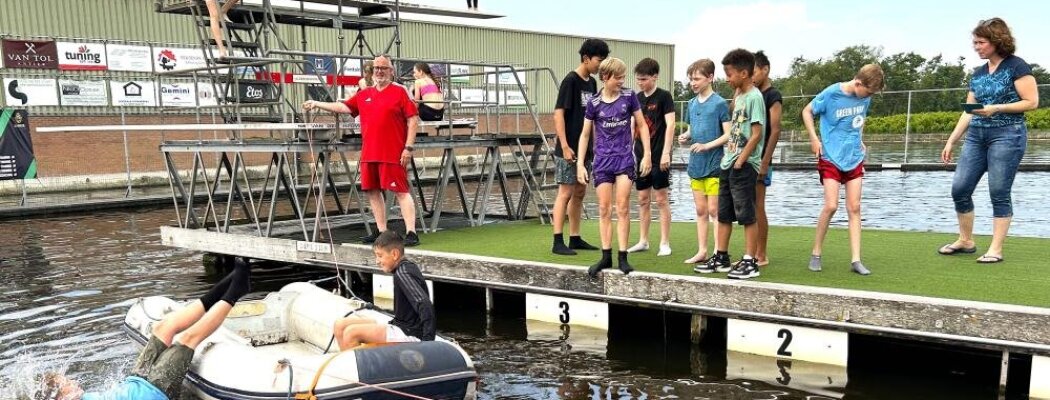 Kinderburgemeester bezoekt 'Help je Vriendje'