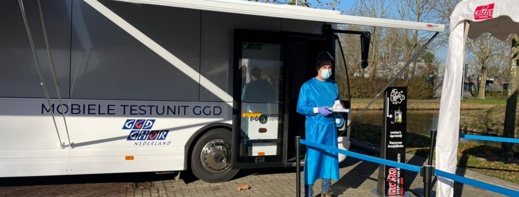 Corona testbus van de GGD in Aalsmeer
