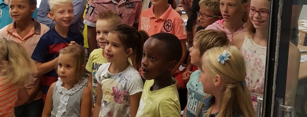 Basisschool de Schakel ontvangt Hart van Nederland en Stichting Omgaan met Pesten