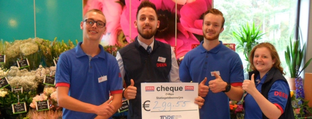 JDRF ontvangt donatie van klanten Deen supermarkt Legmeerplein