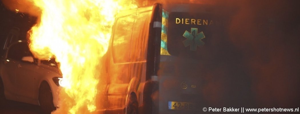 Bus Dierenambulance De Ronde Venen / Amstelland uitgebrand, getuigen gezocht