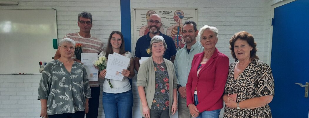 E.H.B.O. Lucas Vinkeveen deelt diploma’s uit