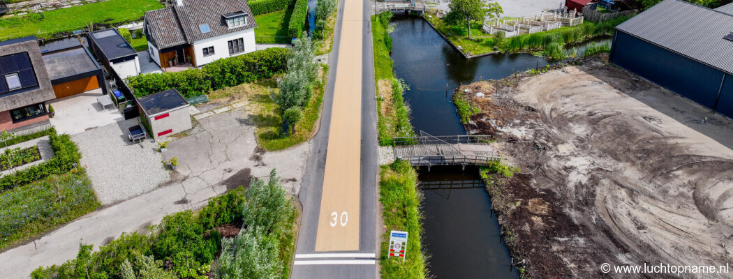 Slimme loper remt verkeer af in Demmerik