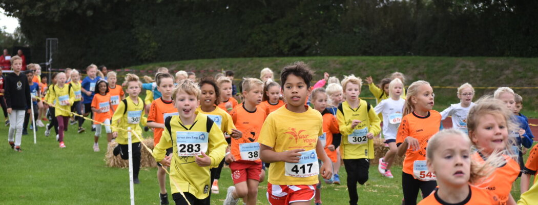 AH Jos van den Berg Scholierenveldloop bij AKU