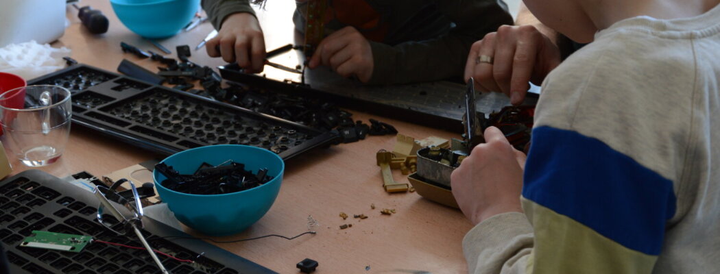Kinderworkshop ‘Uit elkaar, in elkaar, maak van oude kapotte apparaten iets nieuws’
