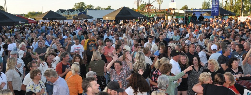 Zeven bands zetten De Kwakel muzikaal in vuur en vlam.