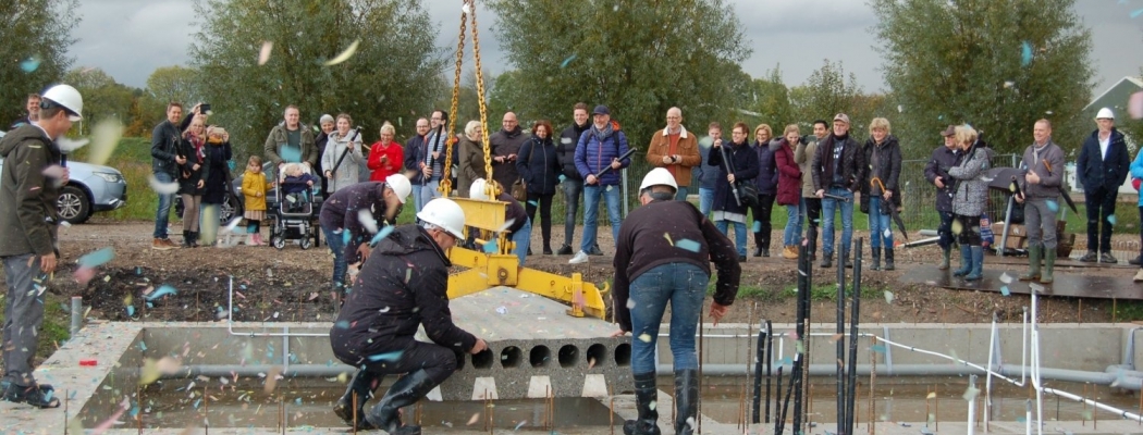 Gemeente Uithoorn en Timpaan vieren start bouw De Kleine Weelde