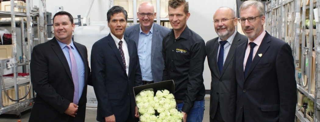 Internationaal bezoek aan gemeente Uithoorn en van Rijn Roses in De Kwakel