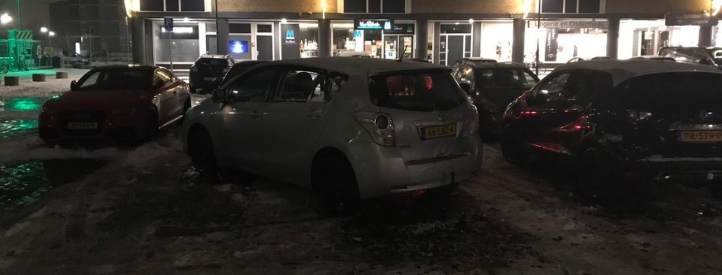 Auto geramd in parkeervak Aalsmeer
