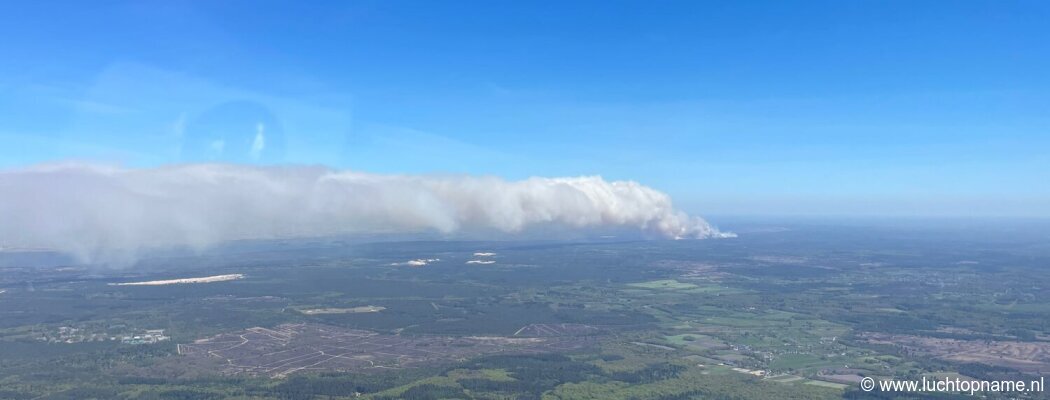 Rook van grote natuurbrand trekt over regio: “Brandlucht duidelijk te ruiken”