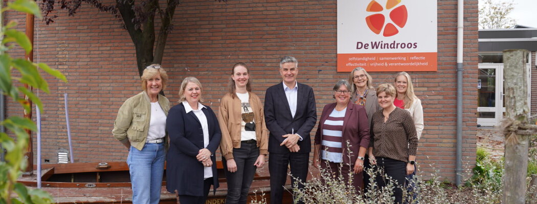 Staatssecretaris van onderwijs, Koen Becking, op bezoek bij Daltonschool de Windroos