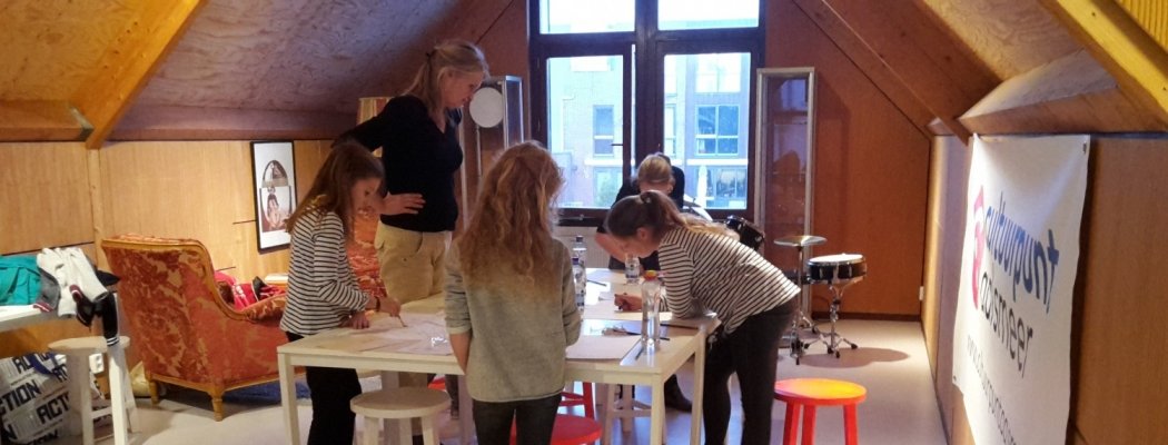 Geslaagde tekenworkshop voor winnares speurtocht bij Cultuurpunt Aalsmeer