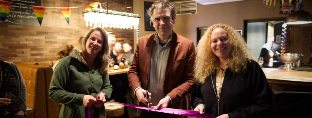 Feestelijke opening van het Regenboog Café in Vinkeveen