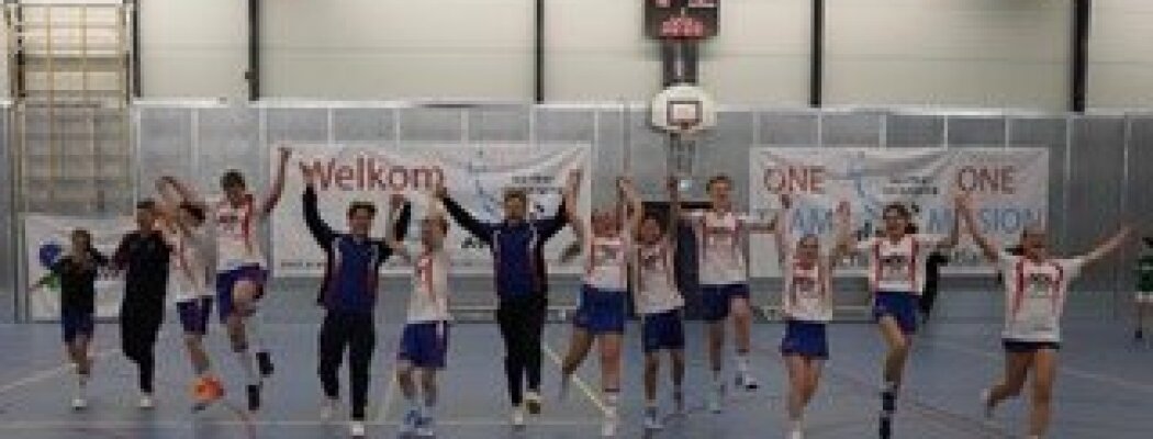 Atlantis J2 overtuigend kampioen in eigen huis