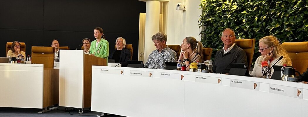 Kinderburgemeester presenteert top 10 van kinderwensen aan gemeenteraad