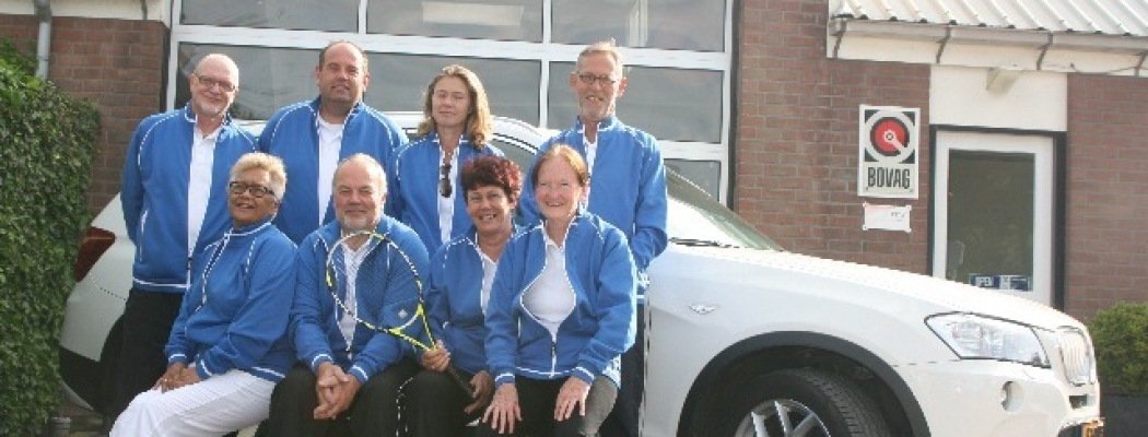 Autobedrijf Ed van Schie sponsort tennisteam De Ronde Venen