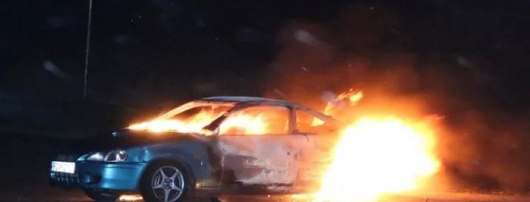 [FOTO'S] Auto brandt uit op Wim Kan Dreef Kudelstaart