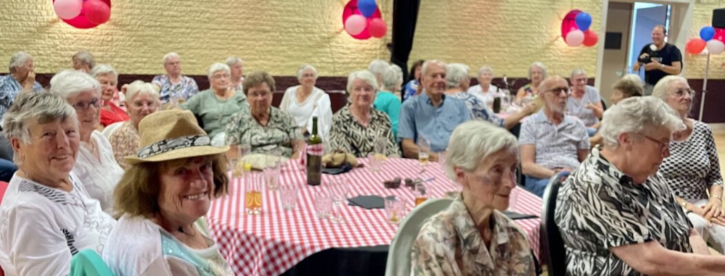 Franse sferen in De Willisstee: een middag vol muziek, quiz en gezelligheid
