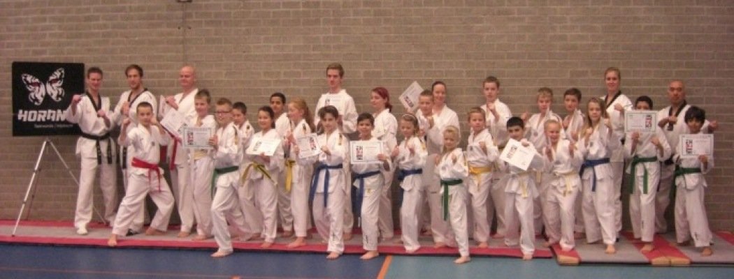 Taekwondo examens Horangi levert 24 geslaagde en 115 euro voor Serious Request op
