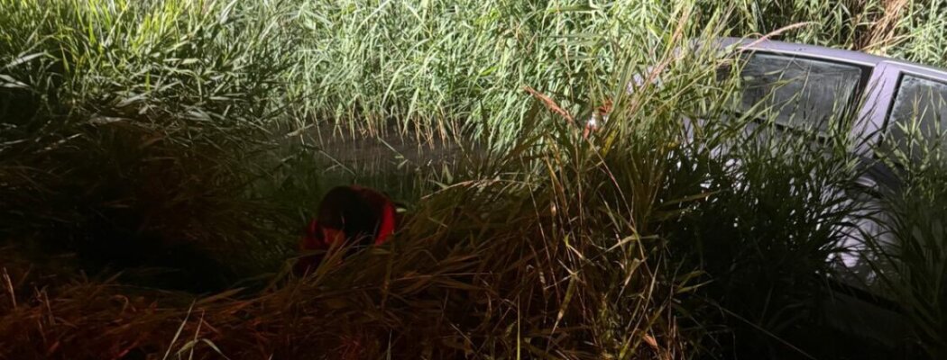 Auto te water in Abcoude: geen personen aangetroffen