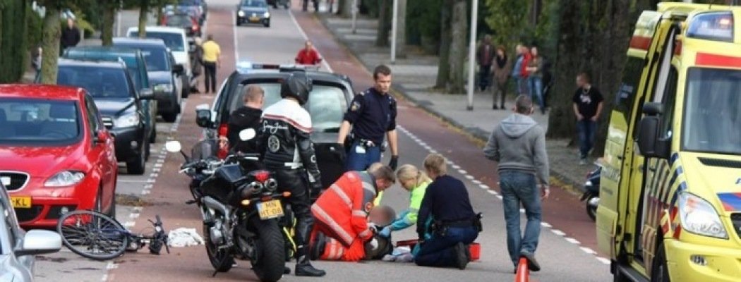 [FOTO'S] Traumaheli voor gewonde fietser in Aalsmeer