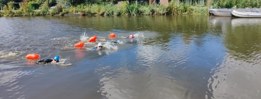 Zwem marathontocht van Nieuwkoop naar De Hoef