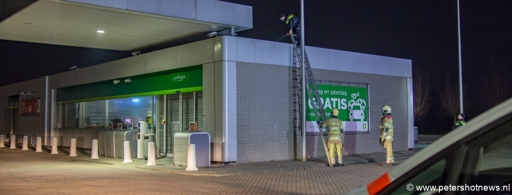Politie zoekt mogelijke inbreker op dak tankstation Vreeland