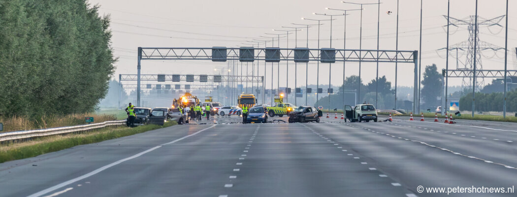 A2 tussen Amsterdam en Utrecht dicht door ongeluk bij Nieuwer Ter Aa